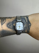 CASIO 2023 MINI PRATEADO FUNDO BRANCO