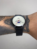 OMEGA MEIA LUA PRETO FUNDO BRANCO